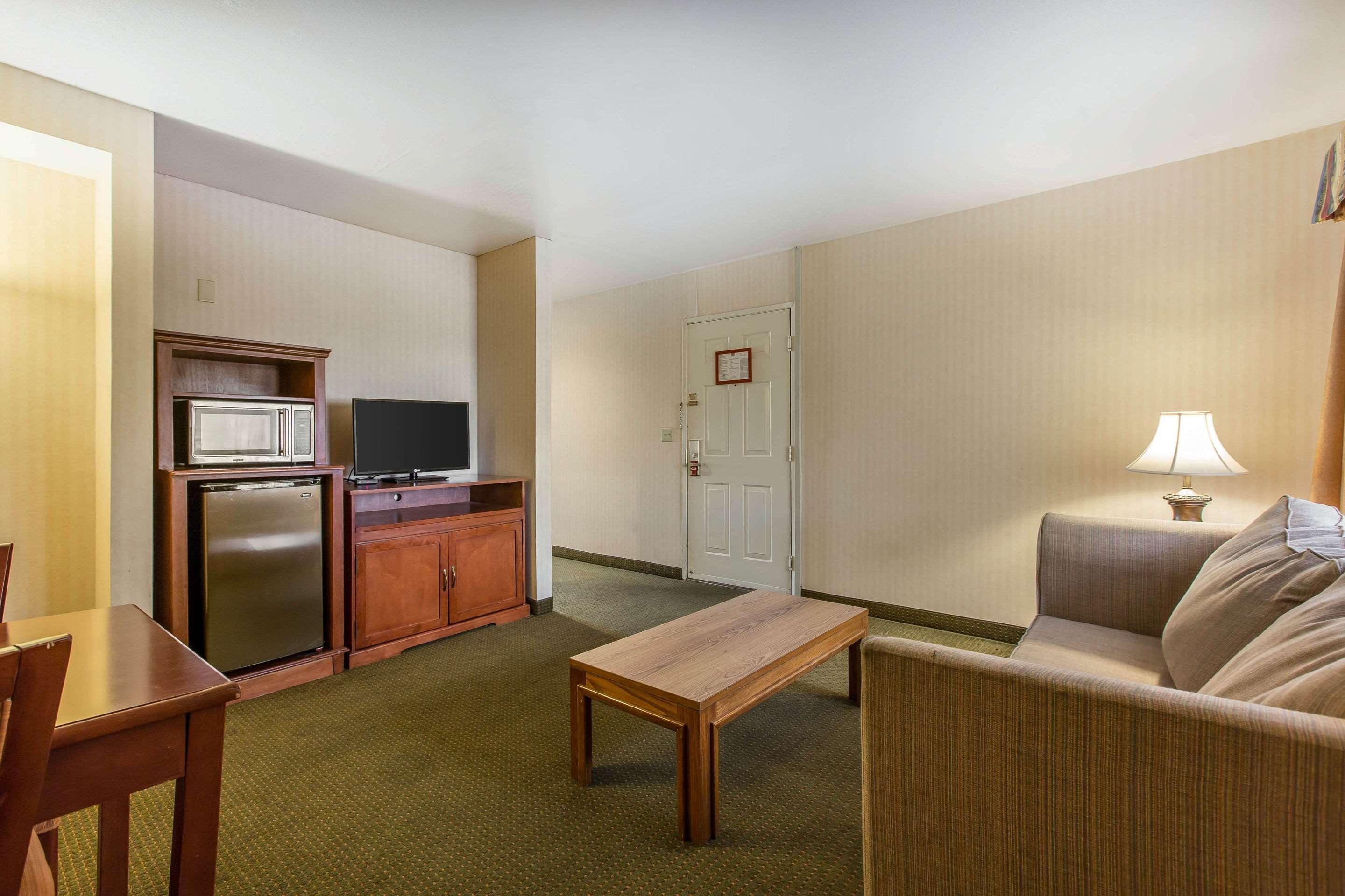 Econo Lodge Inn & Suites Riverside - Corona Exterior foto