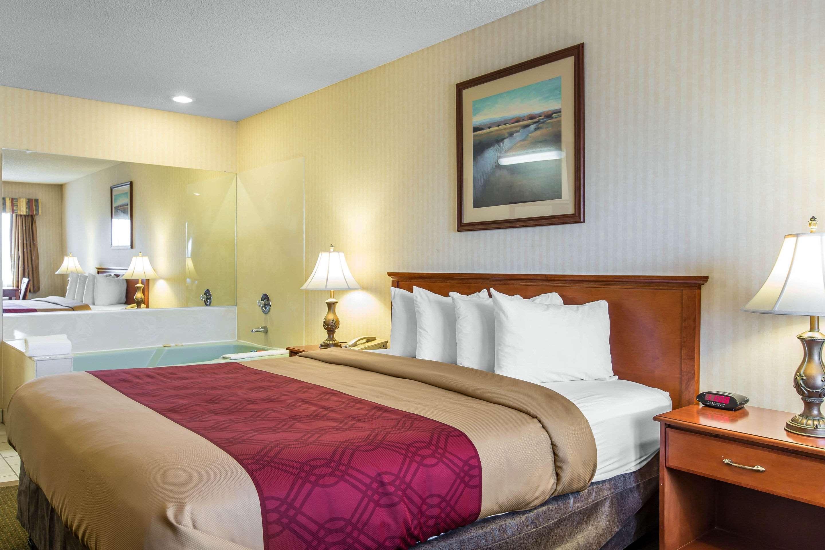 Econo Lodge Inn & Suites Riverside - Corona Exterior foto